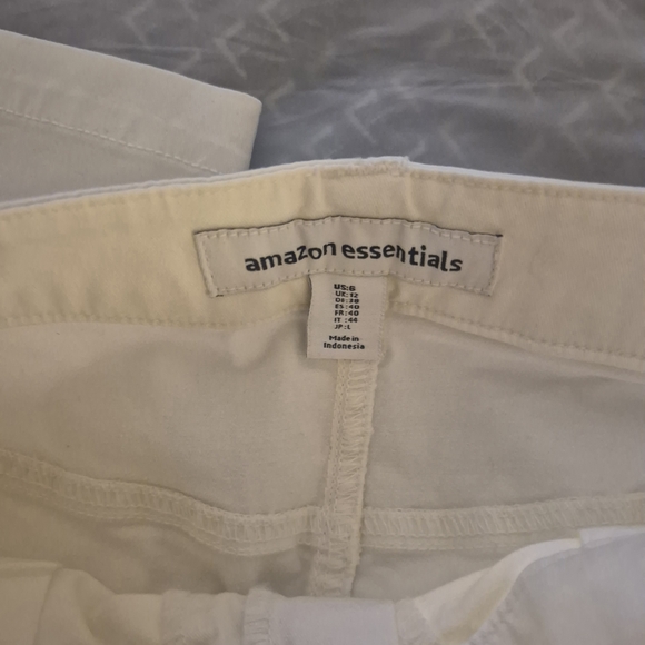 Amazon Essentials Women's Cream Jeans - Picture 3 of 4